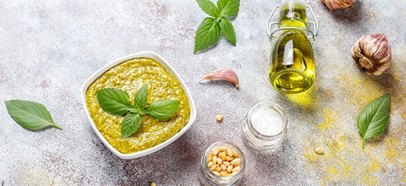 Pesto vegan - savoare italiana in varianta 100% vegetala